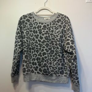 Gray cheeta print crewneck